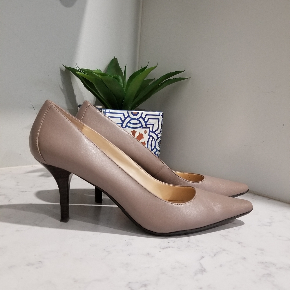 👠CALVIN KLEIN NUDE HEELS